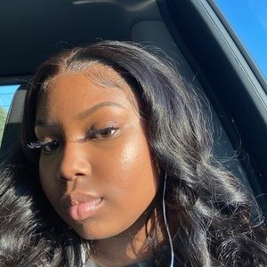 Meet your Posher, Niya